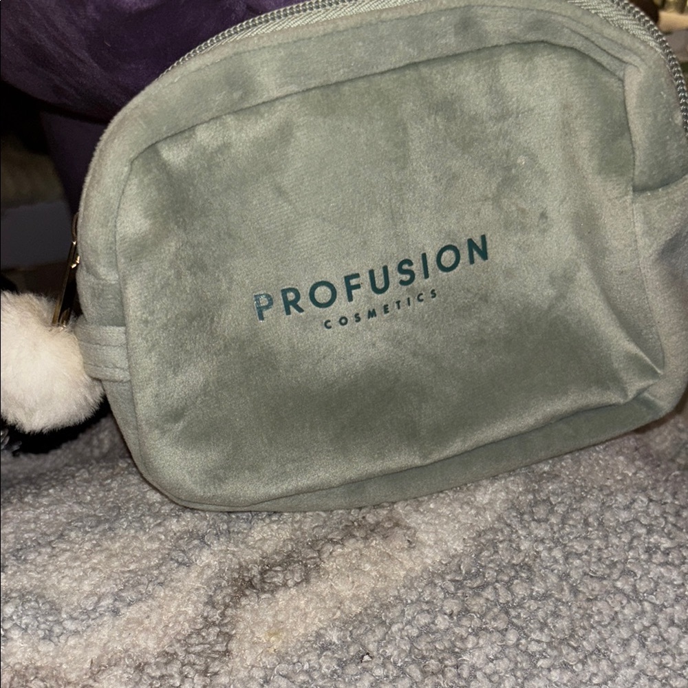 Makeup bag